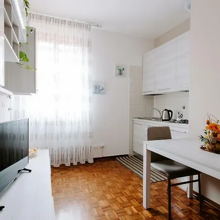 Costa 182 Apartment